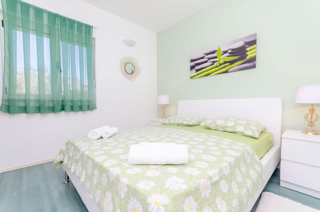 Apartments Zdenka Donji Okrug  Bagian luar foto