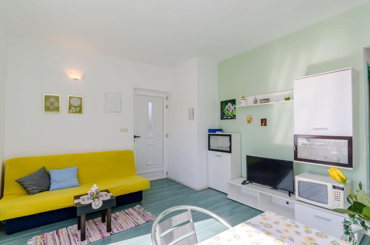 Apartments Zdenka Donji Okrug  Bagian luar foto