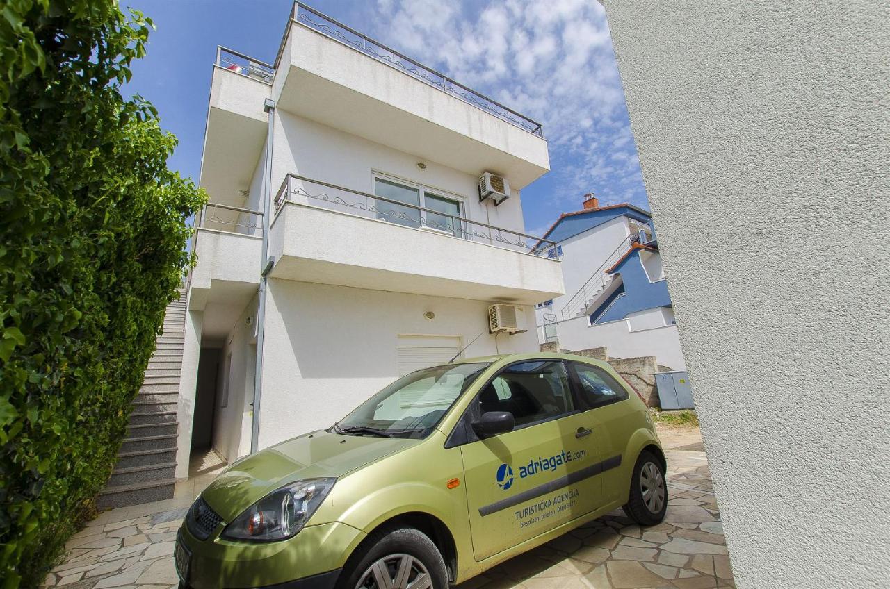 Apartments Zdenka Donji Okrug  Bagian luar foto